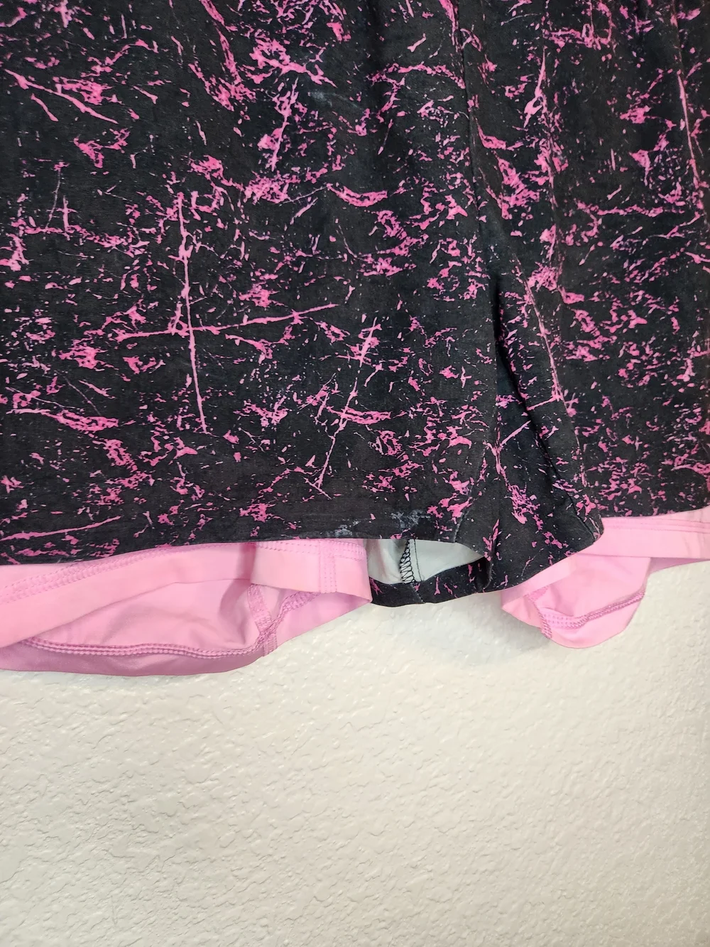 Chubbies Ultimate Training Short black and pink marble size S inseam 4